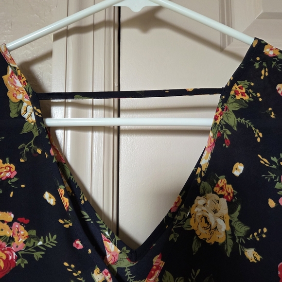 Floral V-Neck Women's Top - Picture 4 of 7